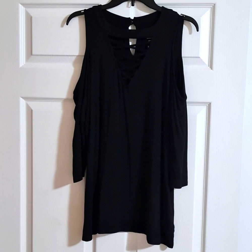 Torrid ladies black long sleeved super soft top size 2